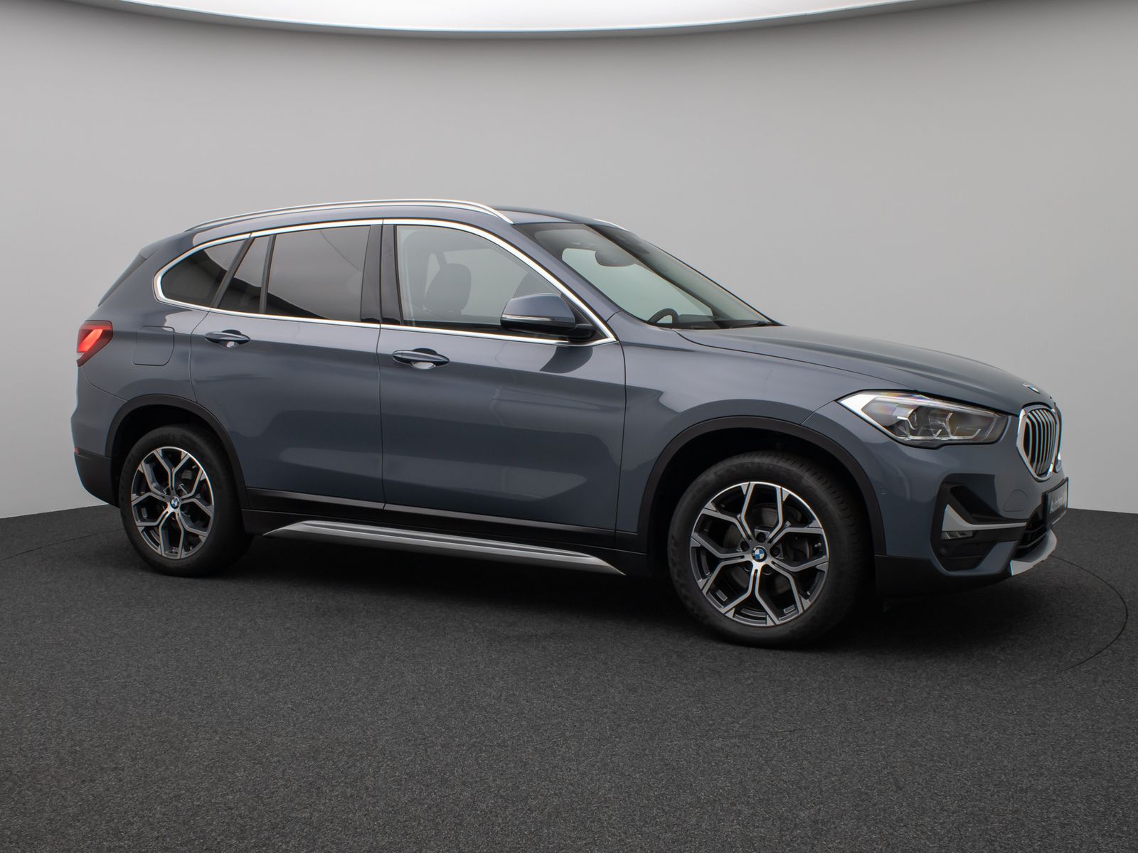 Fahrzeugabbildung BMW X1 sD18i xLine Kamera DAB HiFi DrivAssist Sport
