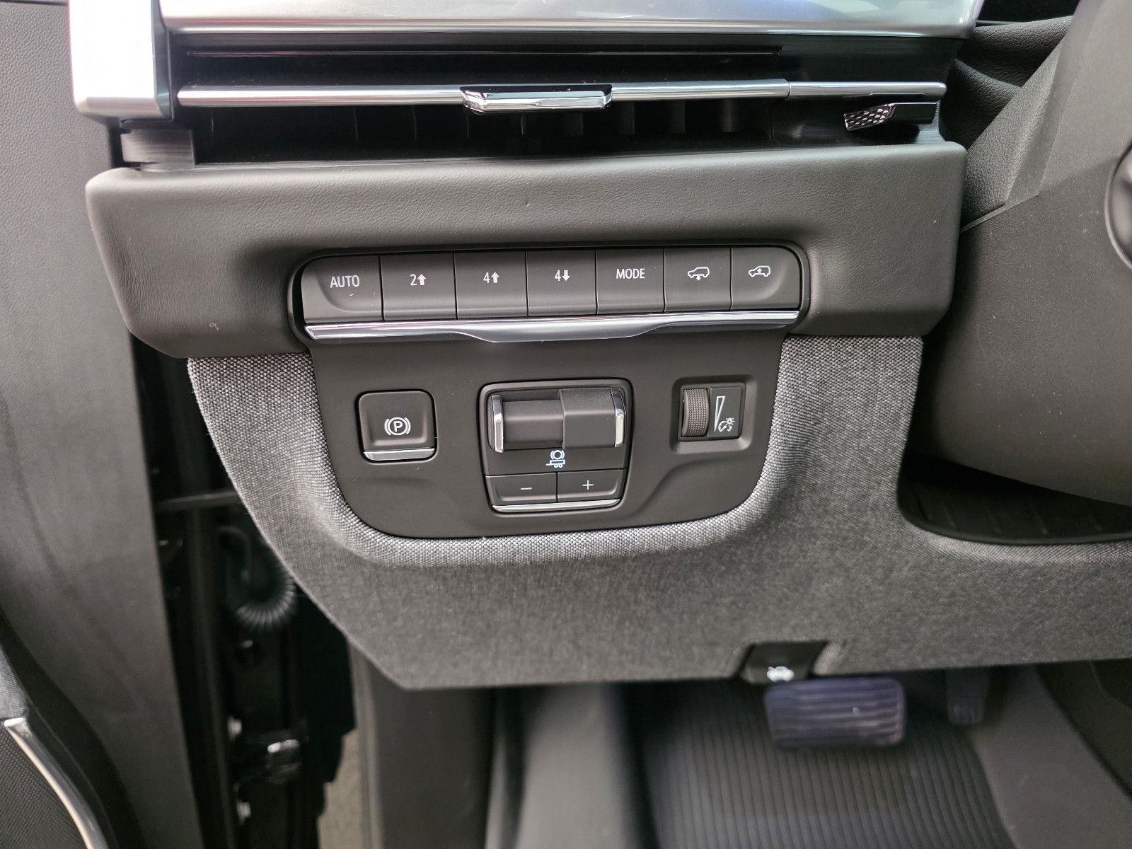 Fahrzeugabbildung Cadillac Escalade Sport Platinum T1: 129.000 EUR, Stock !