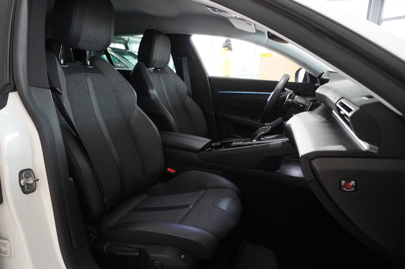 Fahrzeugabbildung Peugeot 508 SW 1.2T ALLURE PACK NAVI/LED/KAMERA/SHZ/VIRT