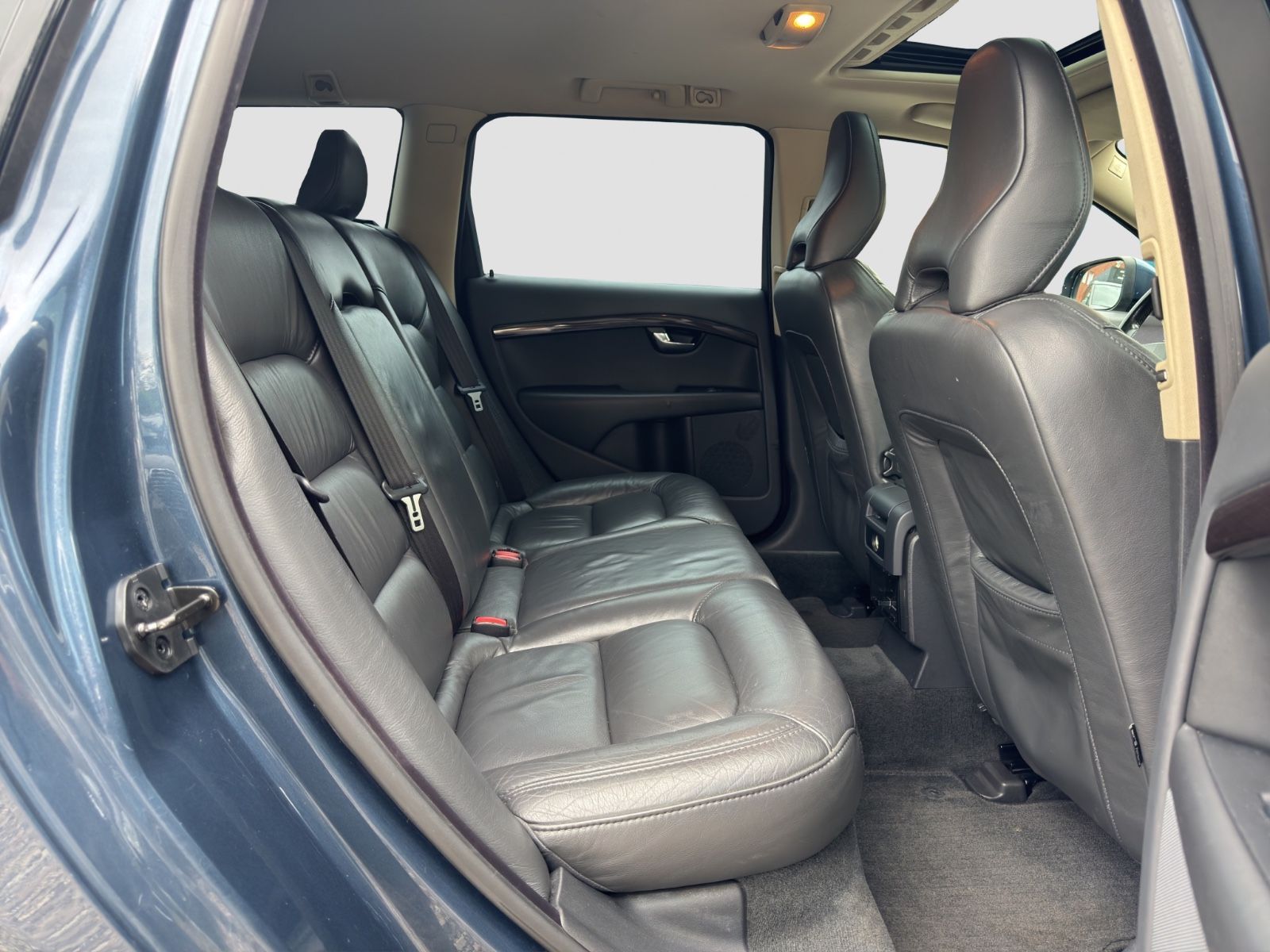 Fahrzeugabbildung Volvo V70 Kombi Momentum /Klimaautom./Navi./AHK/TÜV