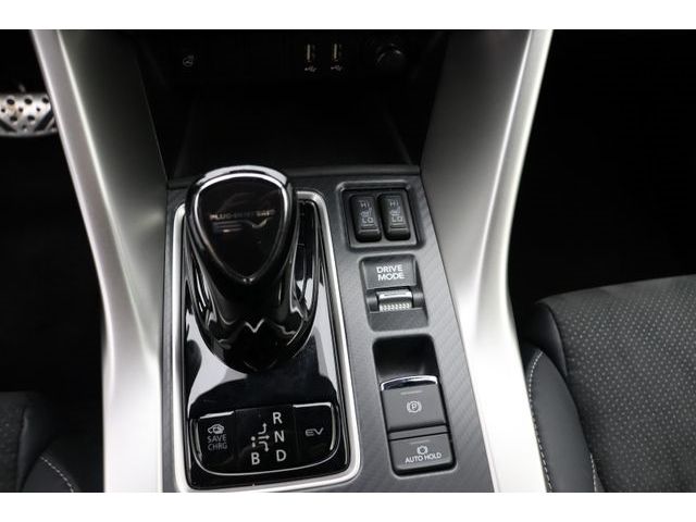 Fahrzeugabbildung Mitsubishi Eclipse Cross 2.4 Plus Select Black Hybrid 4WD