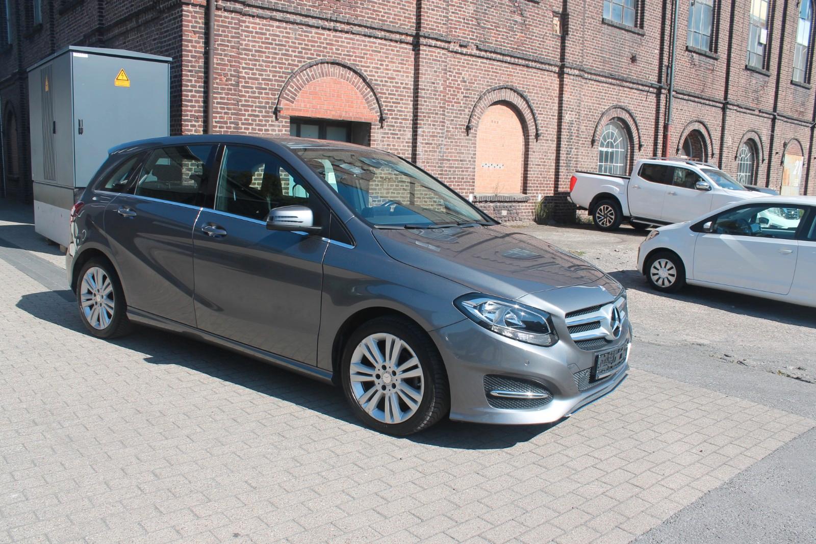 Mercedes-Benz B 180 Style DCT+Wippen*Navi*AHK*PDC*Sitzhzg*Allw