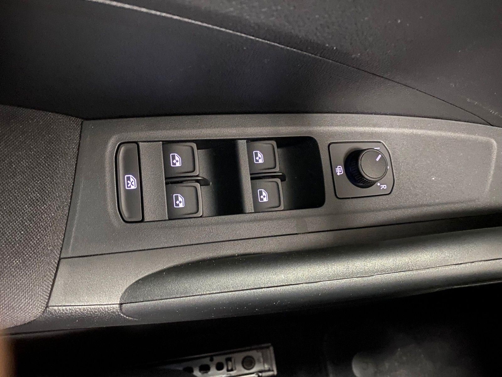 Fahrzeugabbildung SKODA Fabia 1.0l TSI Selection+KAMERA+KLIMATRONIC+ALU+
