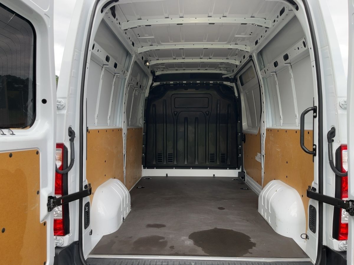 Fahrzeugabbildung Renault Master L2H2 3,3t Blue dCi 150 AHK Automatik