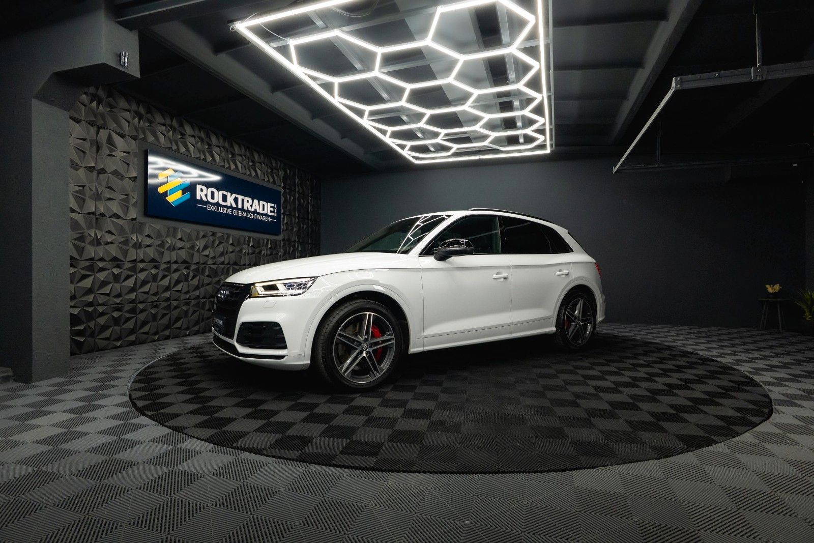 Fahrzeugabbildung Audi SQ5 3.0 TDI quattro Optik-Paket Schwarz *LED*19%