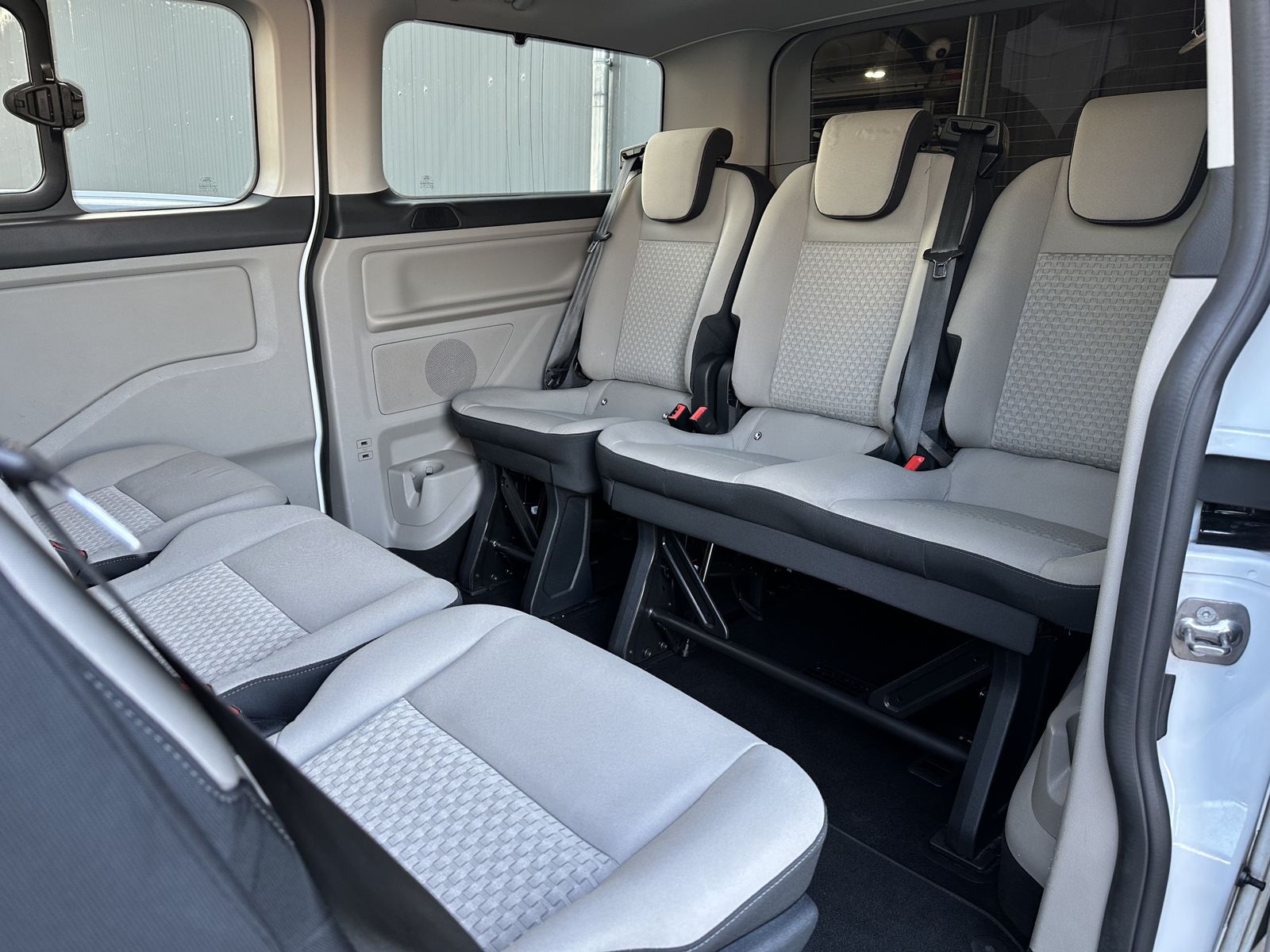 Fahrzeugabbildung Ford Tourneo Custom 320 L1H1 NAV+AHK+KAMERA+ACC+SHZ