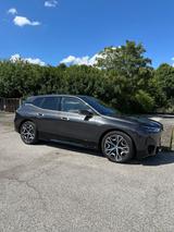 BMW xDrive50 1ST-EDITION*SKY*B&W+PANO*AHK+LASER+22" - BMW iX von privat