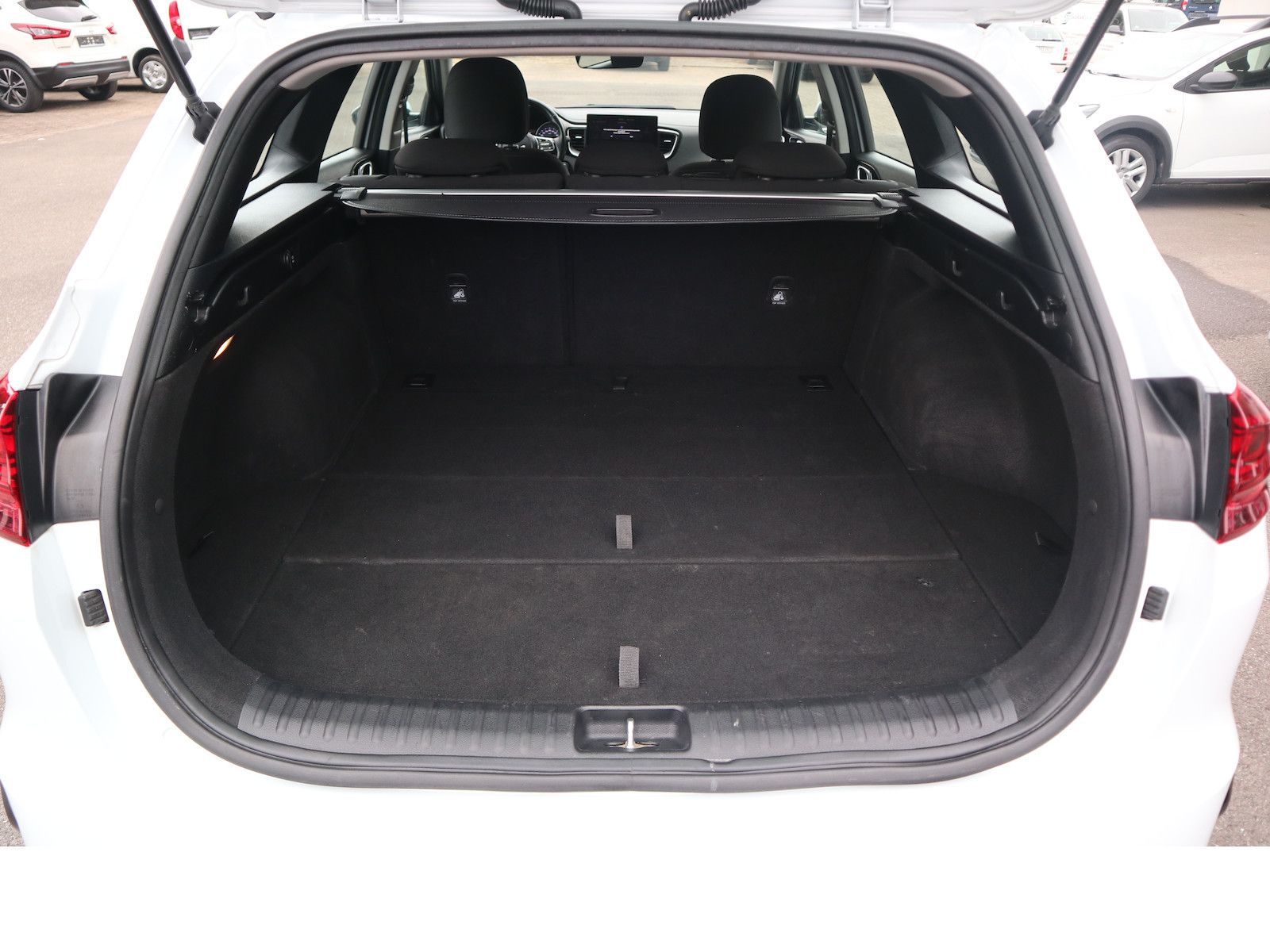 Fahrzeugabbildung Kia cee´d Sportswagon Ultimate 1.5 DCT CAM SHZ NAVI