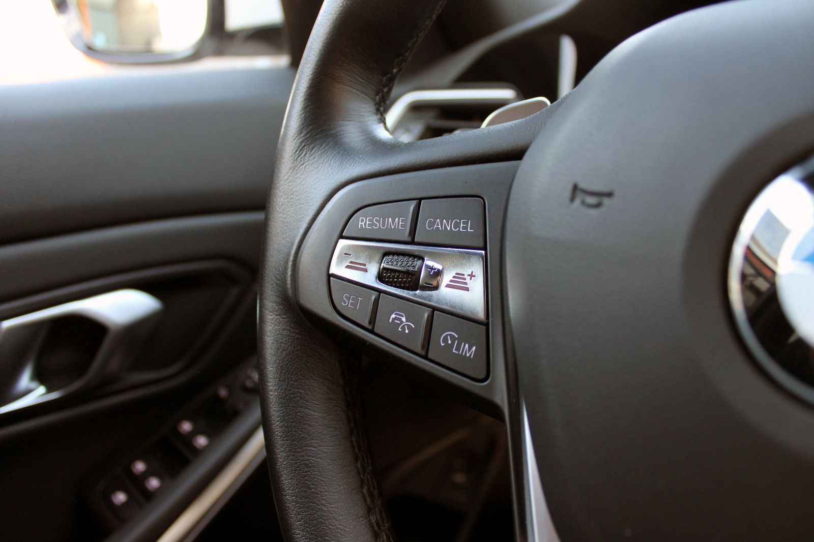 Fahrzeugabbildung BMW 330i Touring Sport-Line Steptr. LED ACC KAM AHK