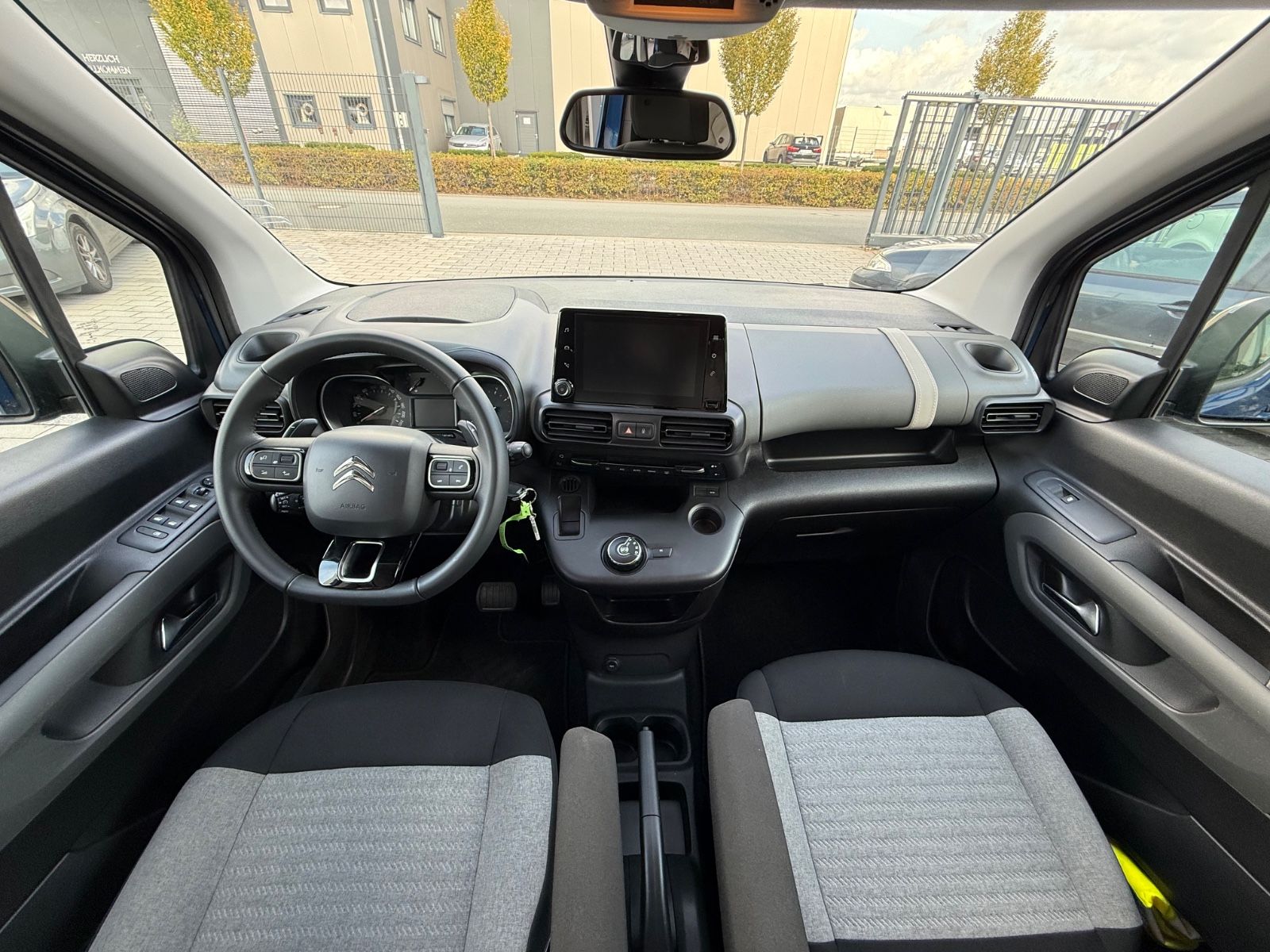 Fahrzeugabbildung Citroën Berlingo XL 7-SITZER AUTOM. KLIMA SITZHEIZ. CAM