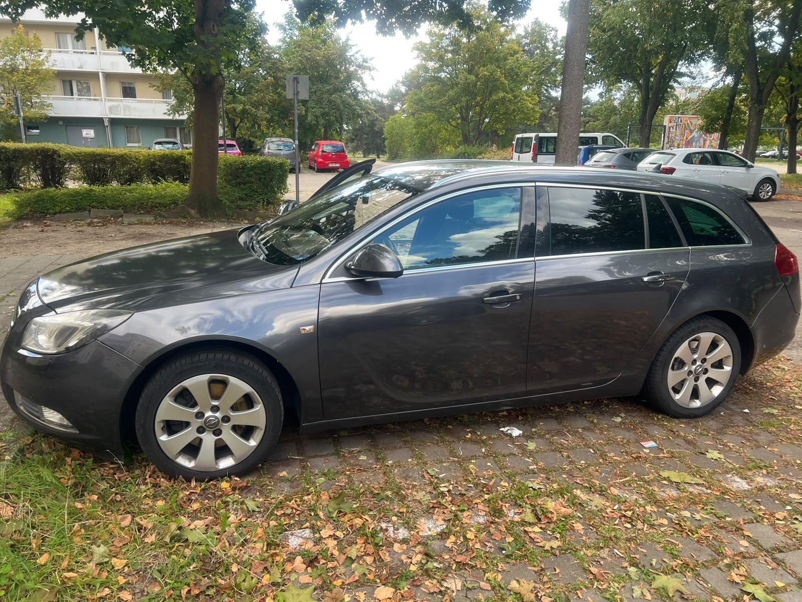 Opel Insignia 2012 — interior