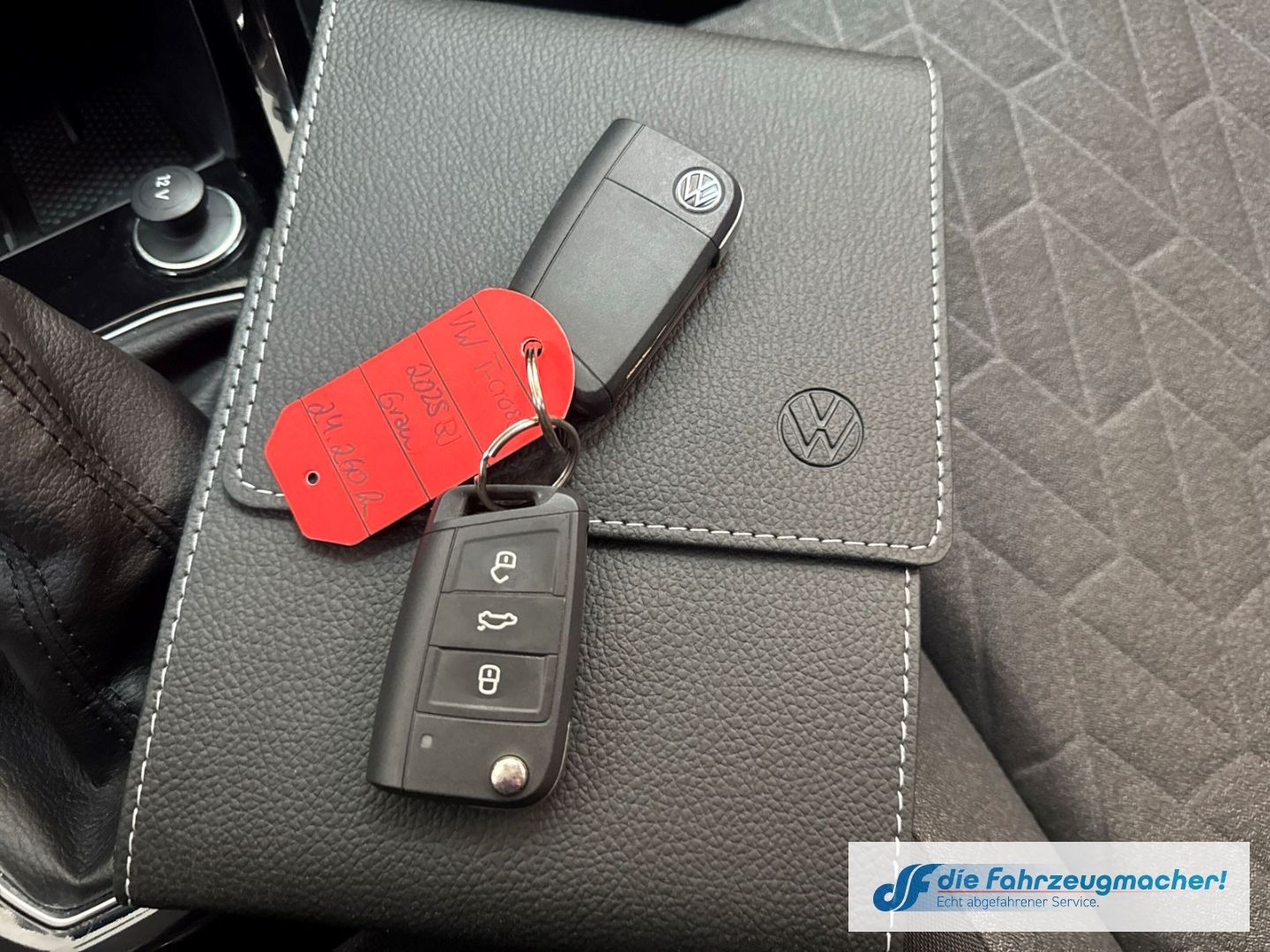 Fahrzeugabbildung Volkswagen T-Cross 1.0 TSI 85 kW Life Digitales Cockpit LED