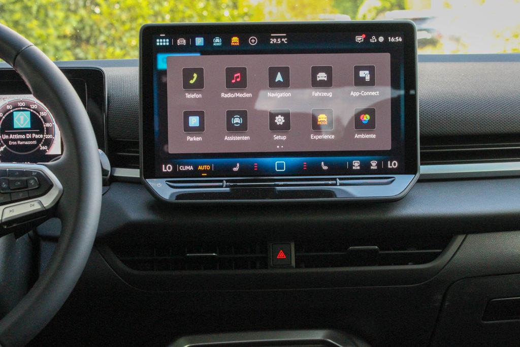 VW T-Roc 1.5 Black Style / DISCOVER/ 18"/ CARPLAY VW T-Roc 1.5 Black Style / DISCOVER/ 18"/ CARPLAY