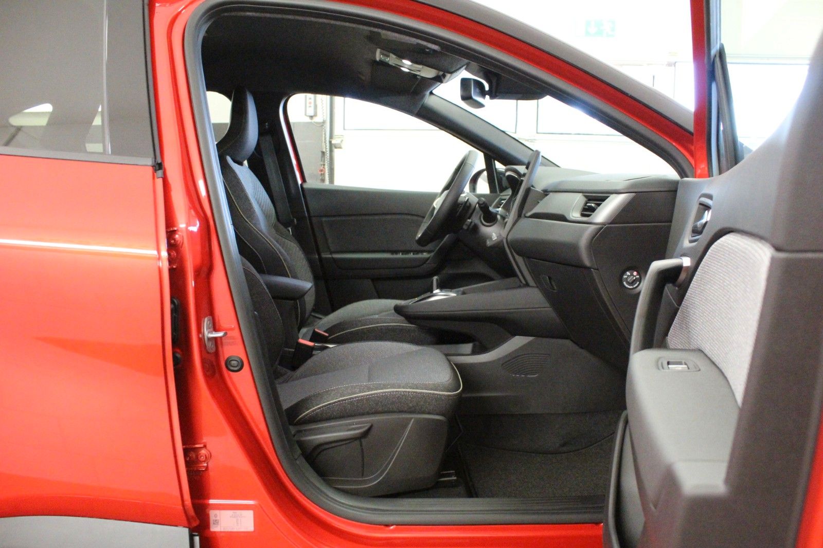 Fahrzeugabbildung Renault Captur Mild Hybrid 140 Techno *Navi* Sitzhzg*