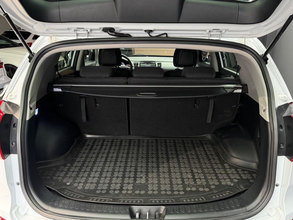 KIA Sportage Attract 2WD*KLIMA*KAMERA*SHZ*NAVI*TOP KIA Sportage Attract 2WD*KLIMA*KAMERA*SHZ*NAVI*TOP