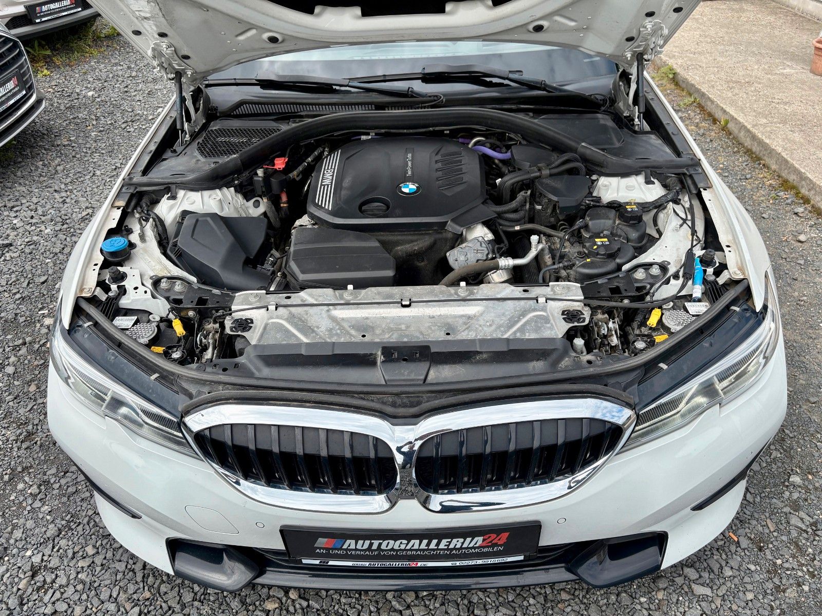 Fahrzeugabbildung BMW 320d xDrive SPORT LINE Navi Laser Standhz Leder
