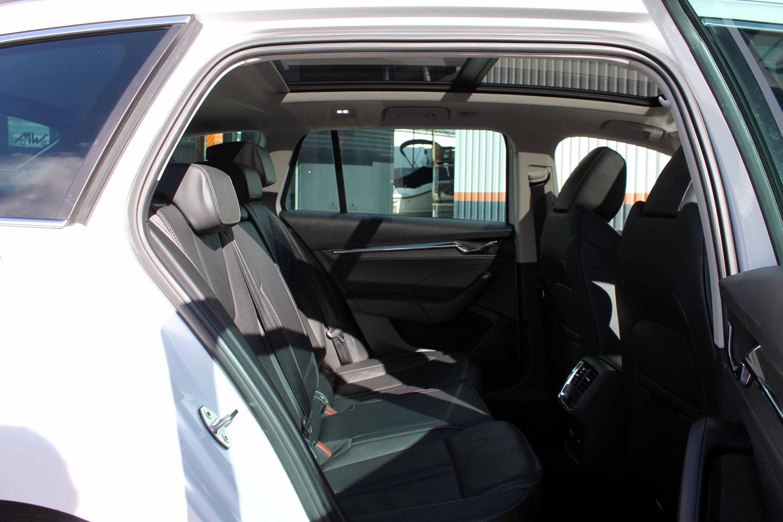 Fahrzeugabbildung SKODA Octavia Combi Style 2.0TDI DSG AHK PANO KAM HUD