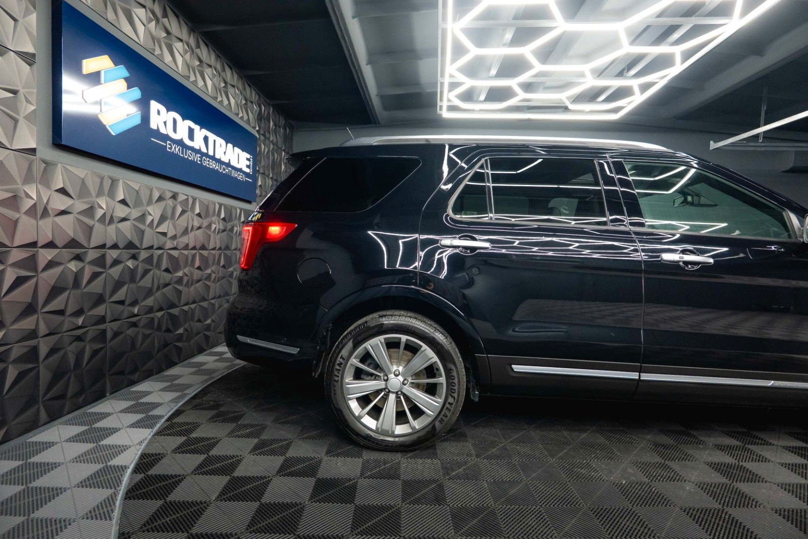Fahrzeugabbildung Ford Explorer 3.5 V6 4x4 PLATINUM Twin-Turbo EcoBoost