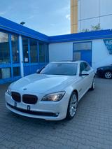BMW Bmw 750i v8 4.4l TÜV bis 09.2027 - BMW 750 aus 2011: 750i