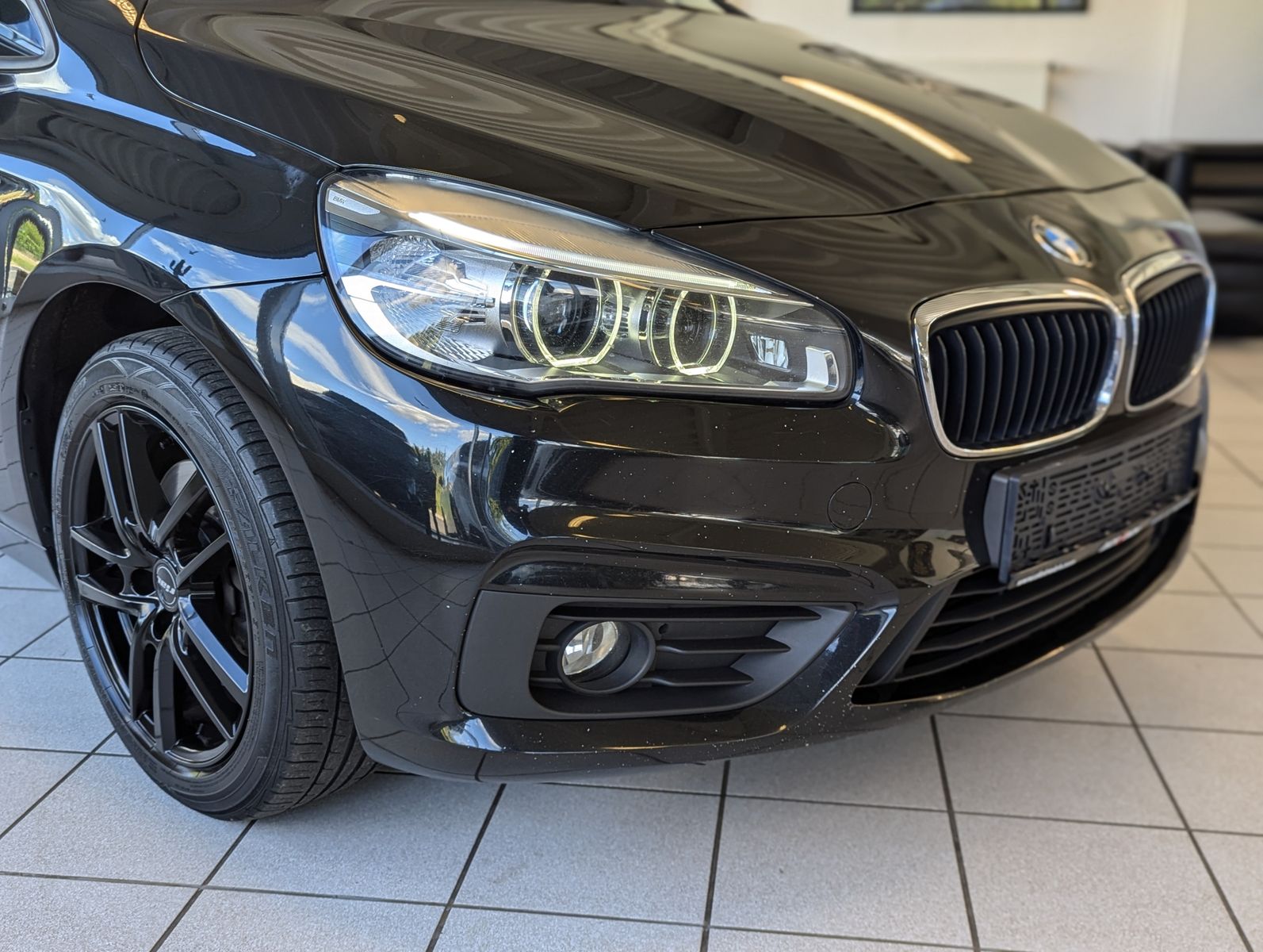 BMW 220 Active Tourer d xDrive LED Pano Navi SHZ AHK - Image 9