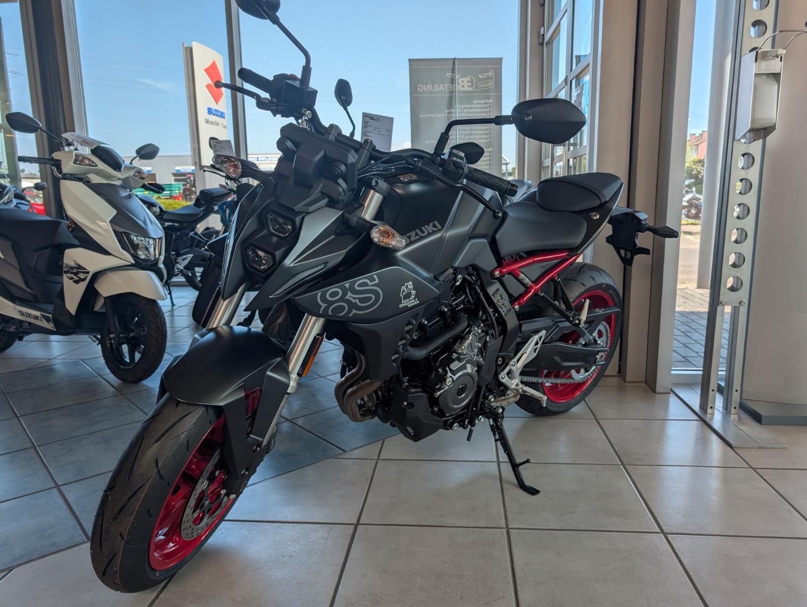 Suzuki GSX-8S