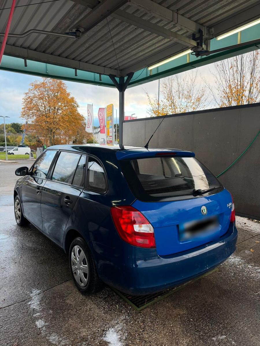 Skoda Fabia 2012 — engine 60 HP (44kW)