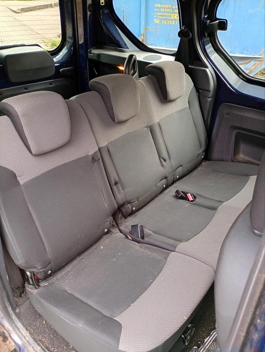 Dacia Dokker 2013 — interior