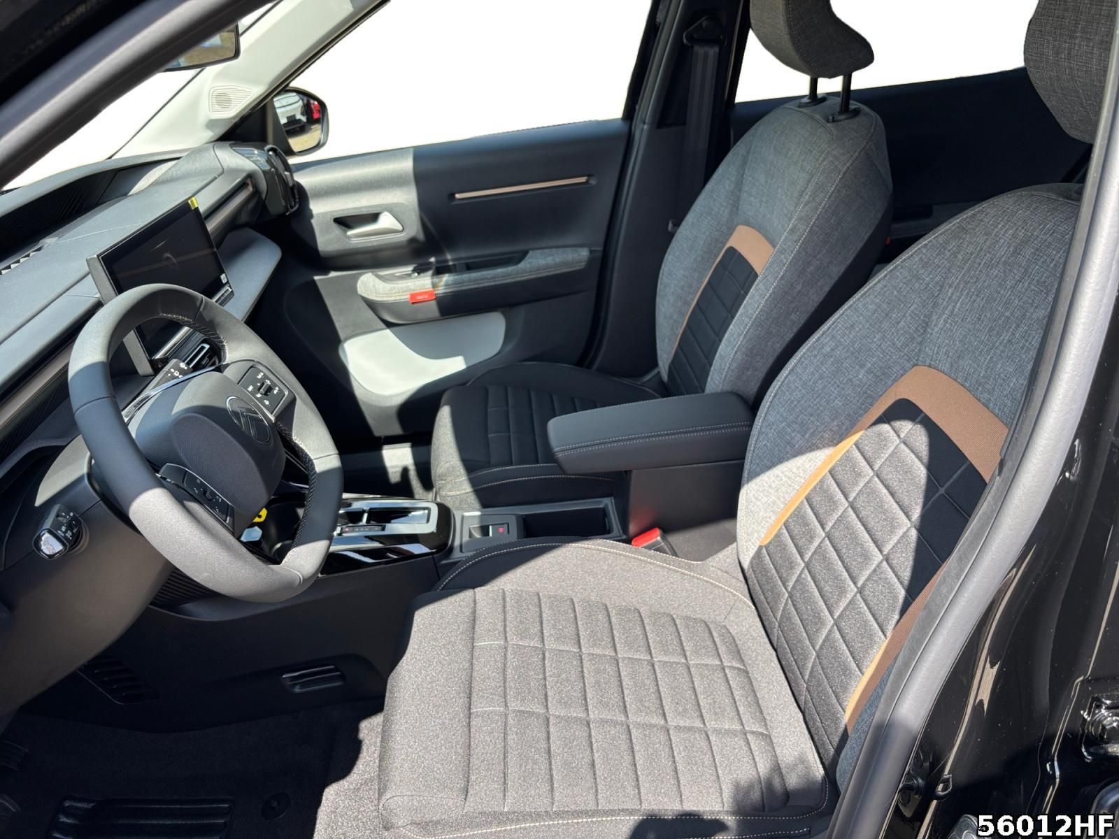 Fahrzeugabbildung Citroën C3 Aircross Plus  Hybrid 145 PS AT