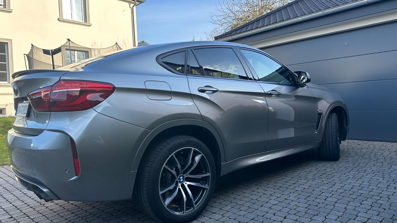BMW  X6 M | Donington Grau | HUD | Harman I Historie