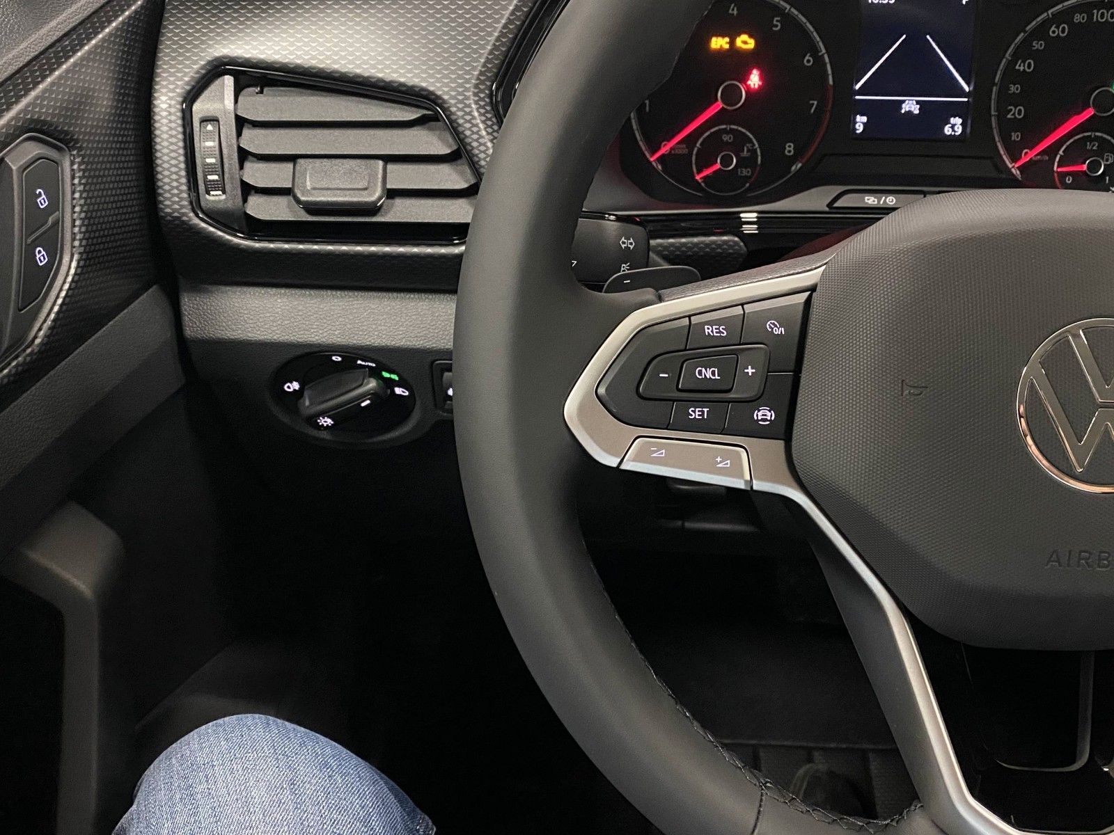 Fahrzeugabbildung Volkswagen T-Cross 1.5 TSI DSG Life+150 PS+PDC+App+LED+ALU+