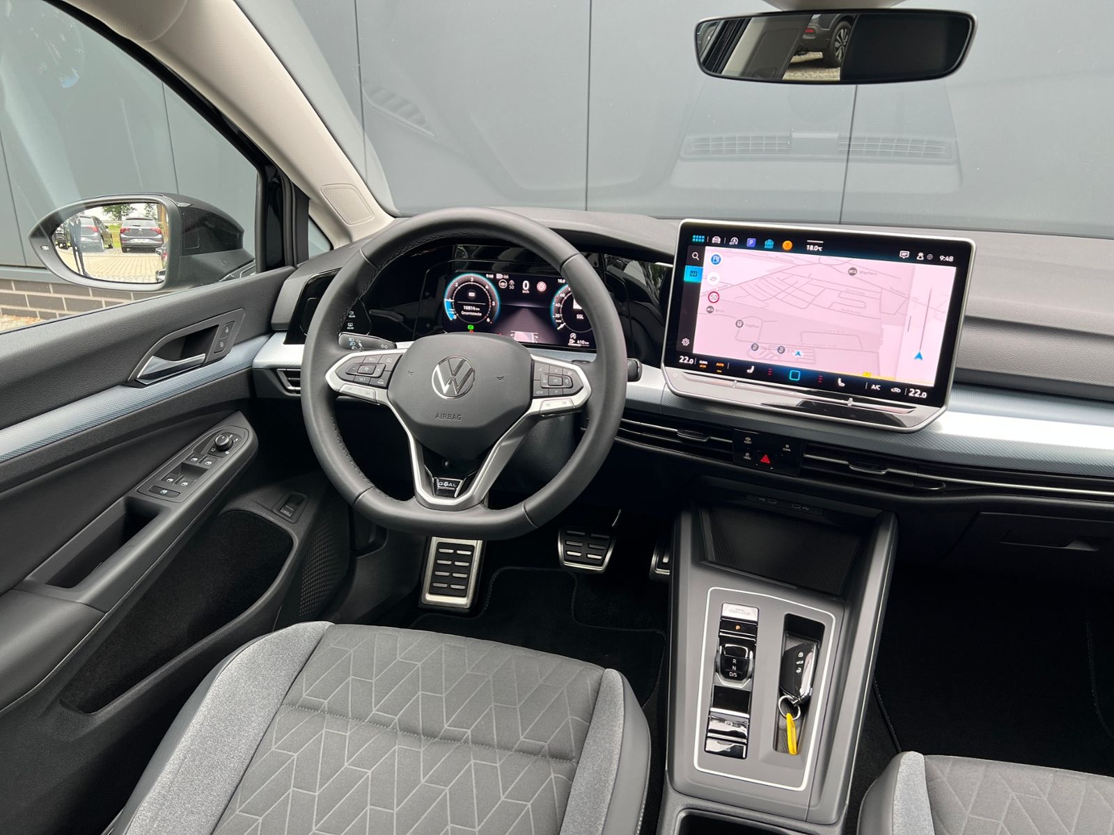 Fahrzeugabbildung Volkswagen Golf VIII Variant GOAL 2.0 TDI DSG *AHK, LED, "P
