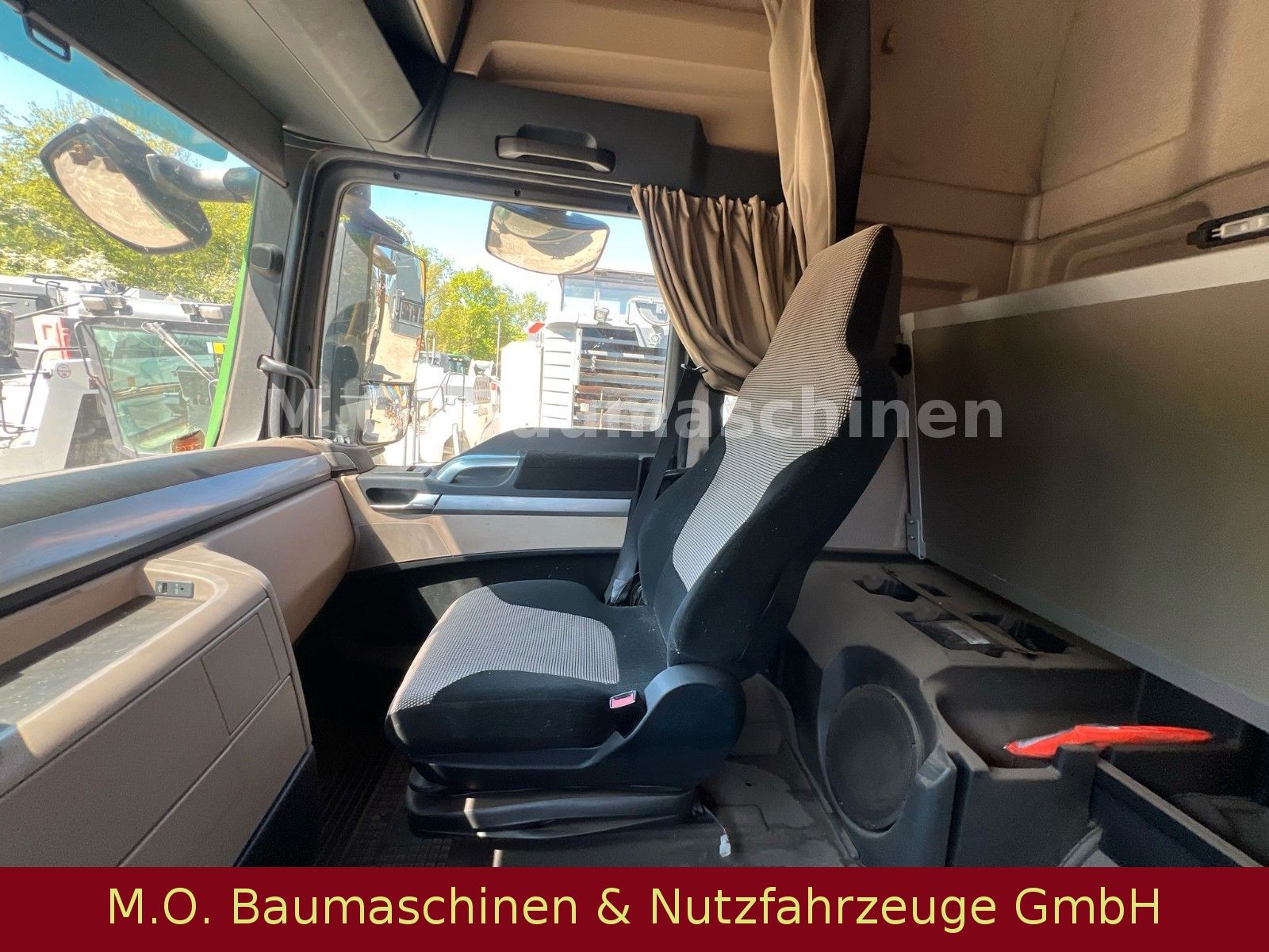 Fahrzeugabbildung MAN TGX 18.460 / 4x2 / Euro 6 / Hiab Skiploader /