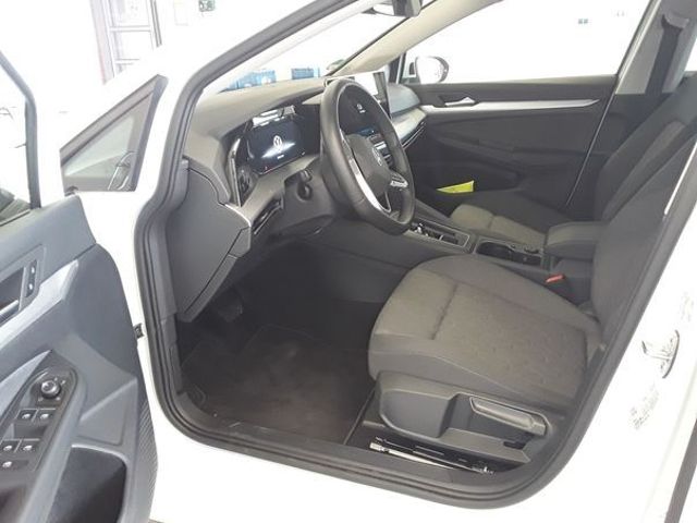 Fahrzeugabbildung Volkswagen Golf 1.5 eTSI DSG LIFE PANORAMA NAVI GJR HUD