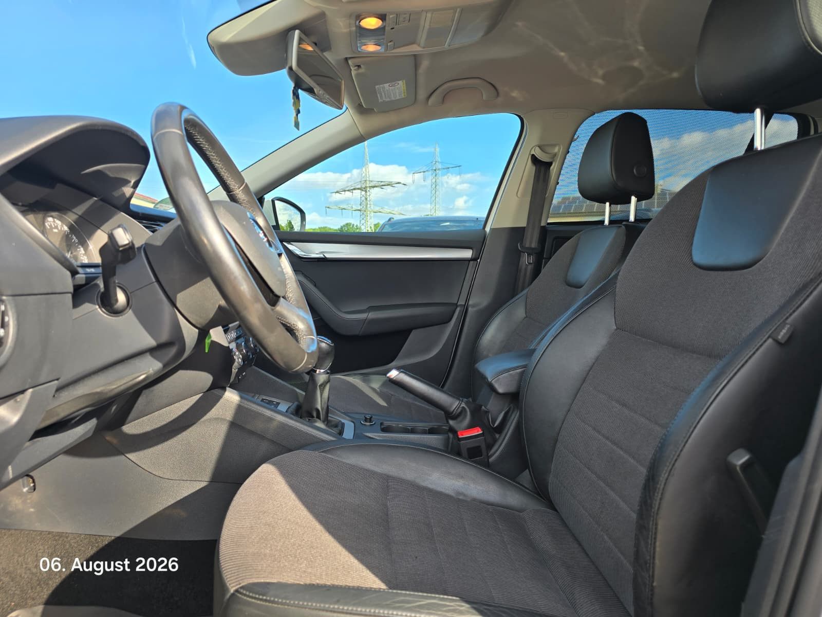 Fahrzeugabbildung SKODA Octavia 2.0 TDI Elegance 4x4 AHK*TEMP*DAB*18"PDC