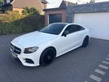 Mercedes-Benz E 200 AMG / Multibeam / Pano* / Nightpaket  - Mercedes-Benz E 200 in Düsseldorf