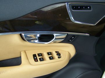 Volvo XC90 - 11