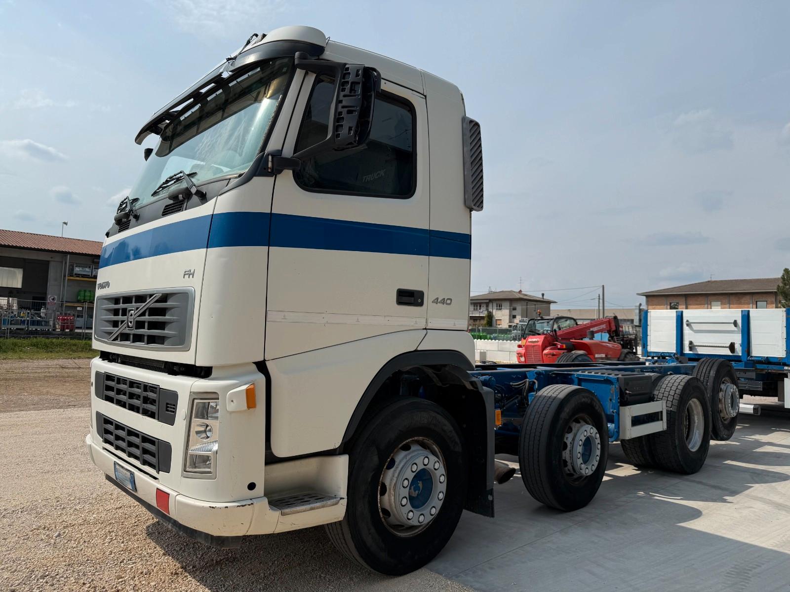 Volvo FH13.440 8x2 Euro3 Fahrgestell Klima