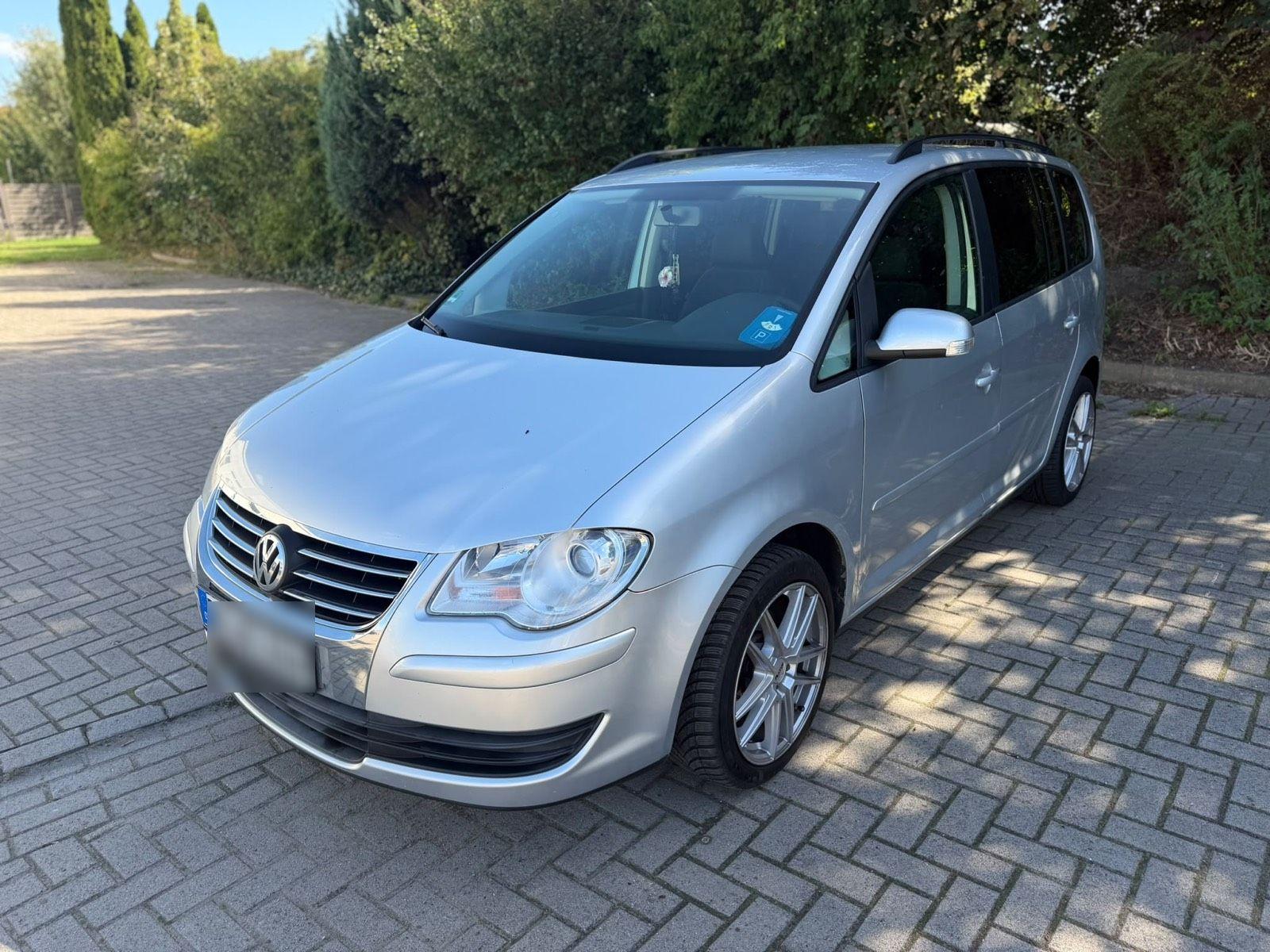 Volkswagen Touran 2007 — rear view