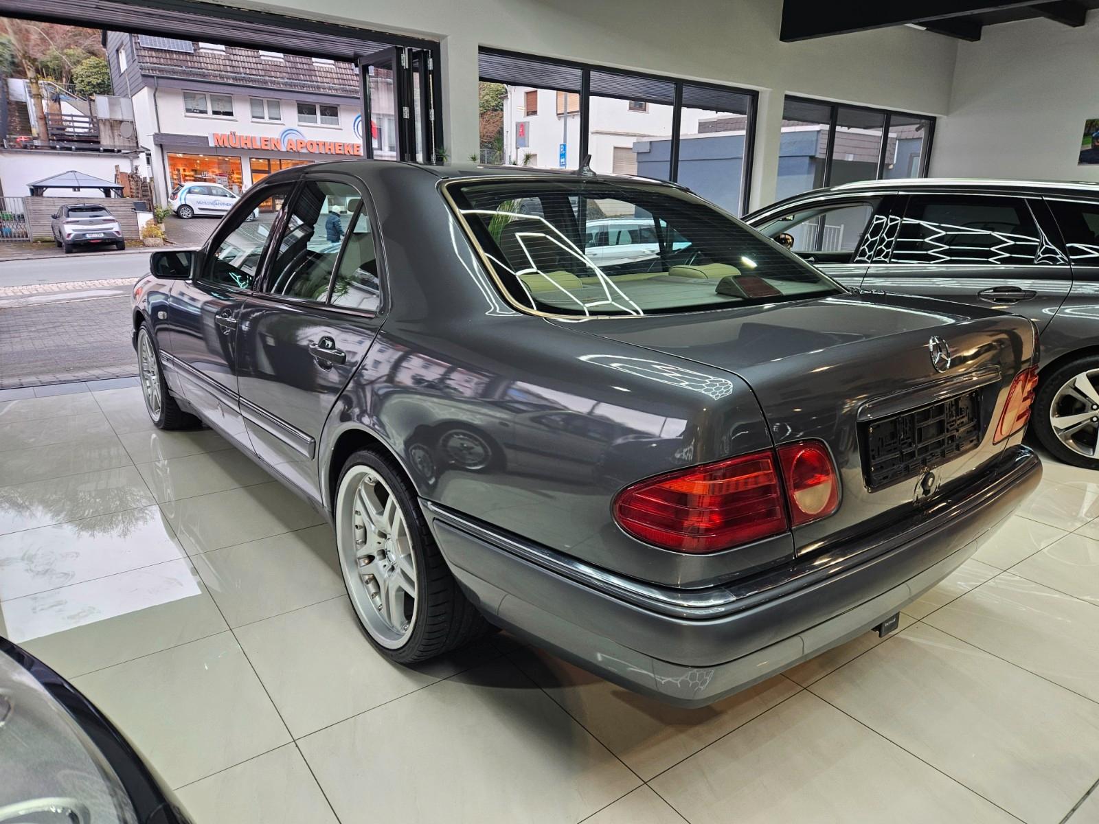 Mercedes-Benz E 220,Avantgarde,Leder,Klima,Alu,Schibedach