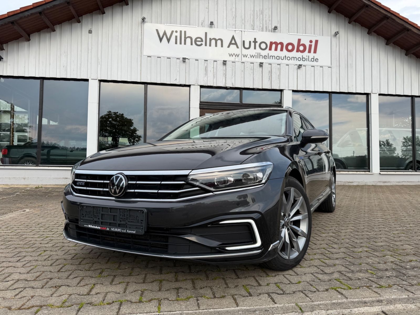Volkswagen Passat Var. GTE R line Individual IQ Matrix AHK