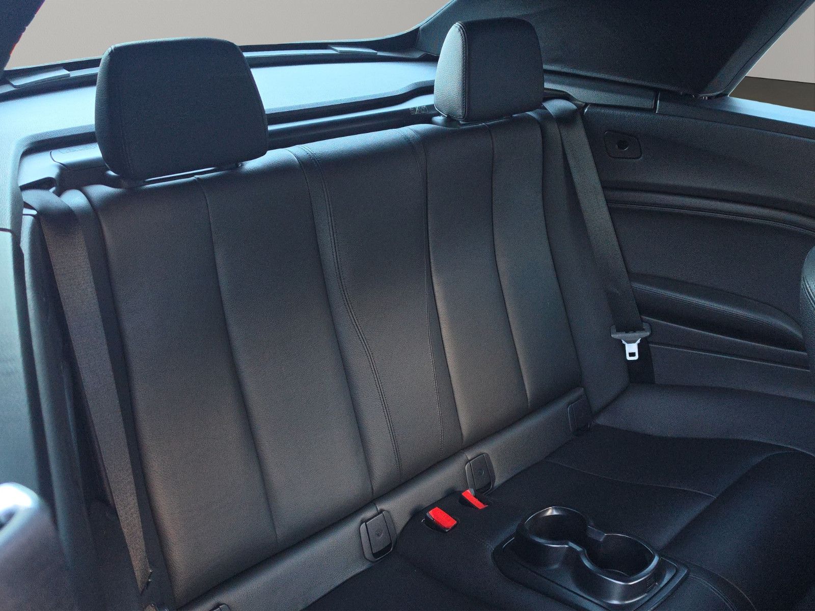 Fahrzeugabbildung BMW 218i Cabrio M Sport LEDER XENON SHZ TEMPOMAT