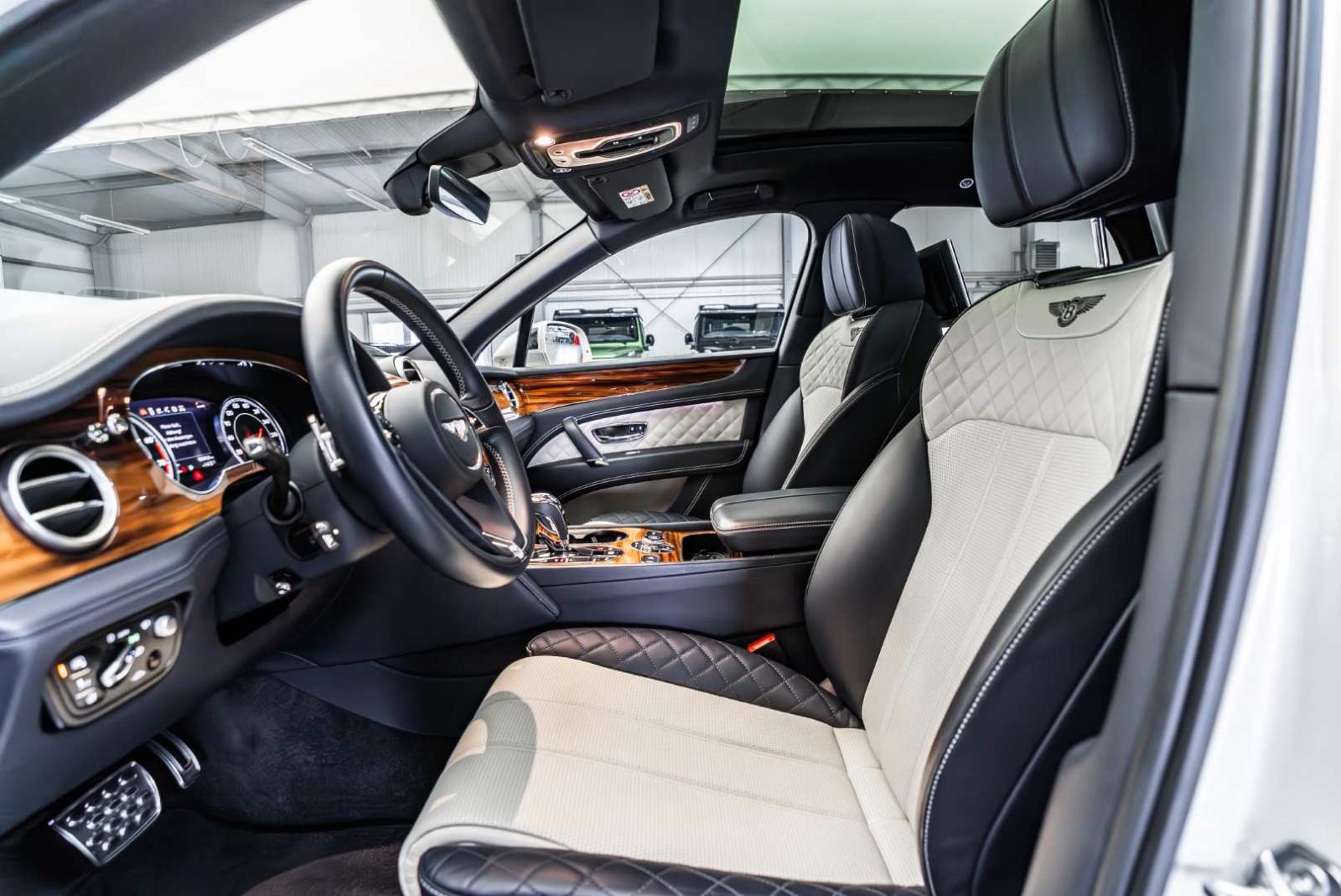 Bentley Bentayga 6.0 W12 Mulliner Full Carbon / Rear TV