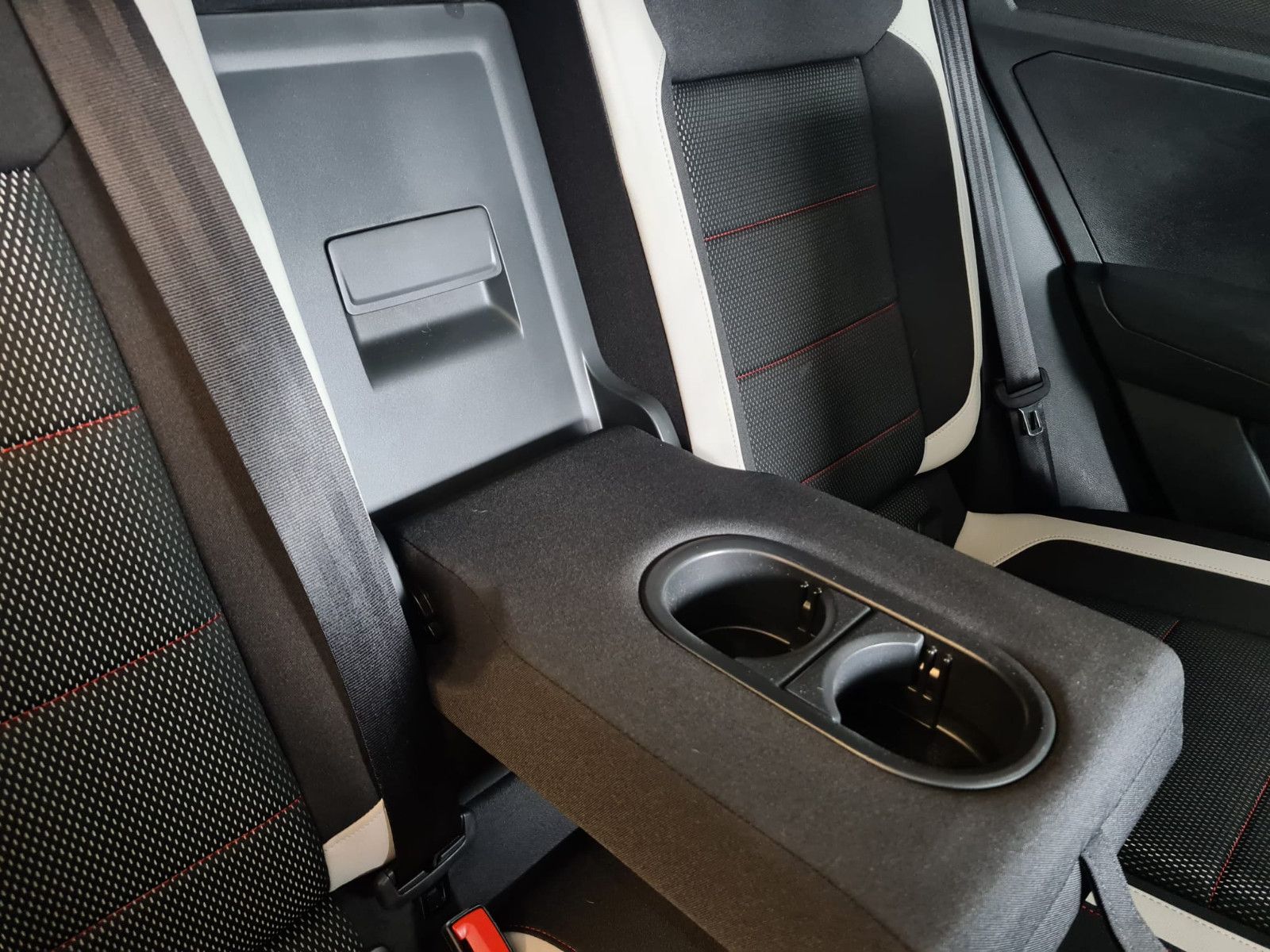 Fahrzeugabbildung Volkswagen T-Roc Sport 4Motion / NAVI / LED / KAMERA