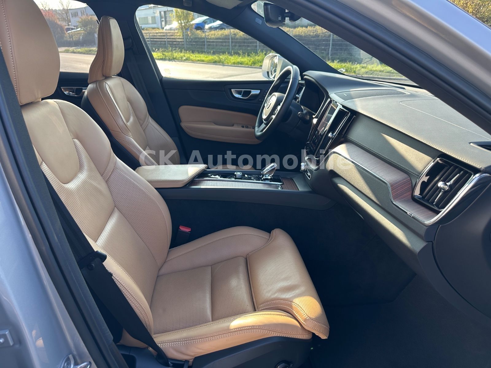 Fahrzeugabbildung Volvo XC60 B5 UltimateBright AWD/Head-Up/Pano/360°/AHK