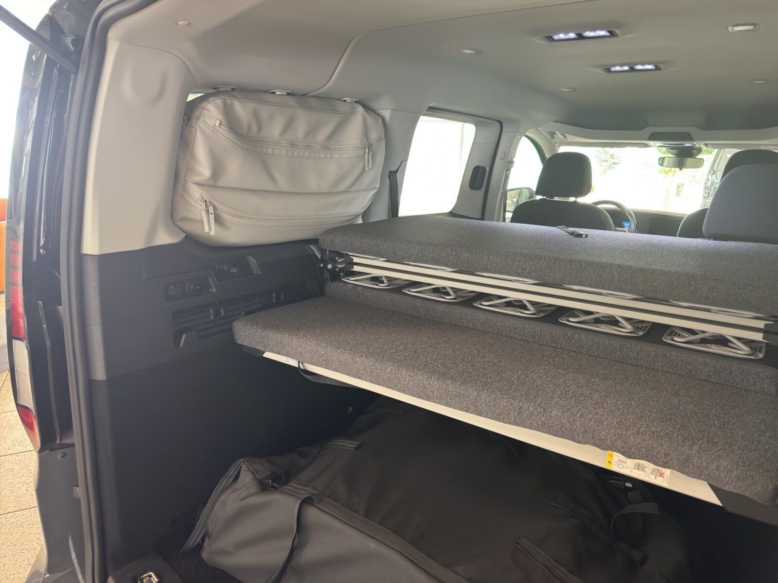 Fahrzeugabbildung Volkswagen Caddy Maxi California 2.0 TDI DSG APP AHK Kamera