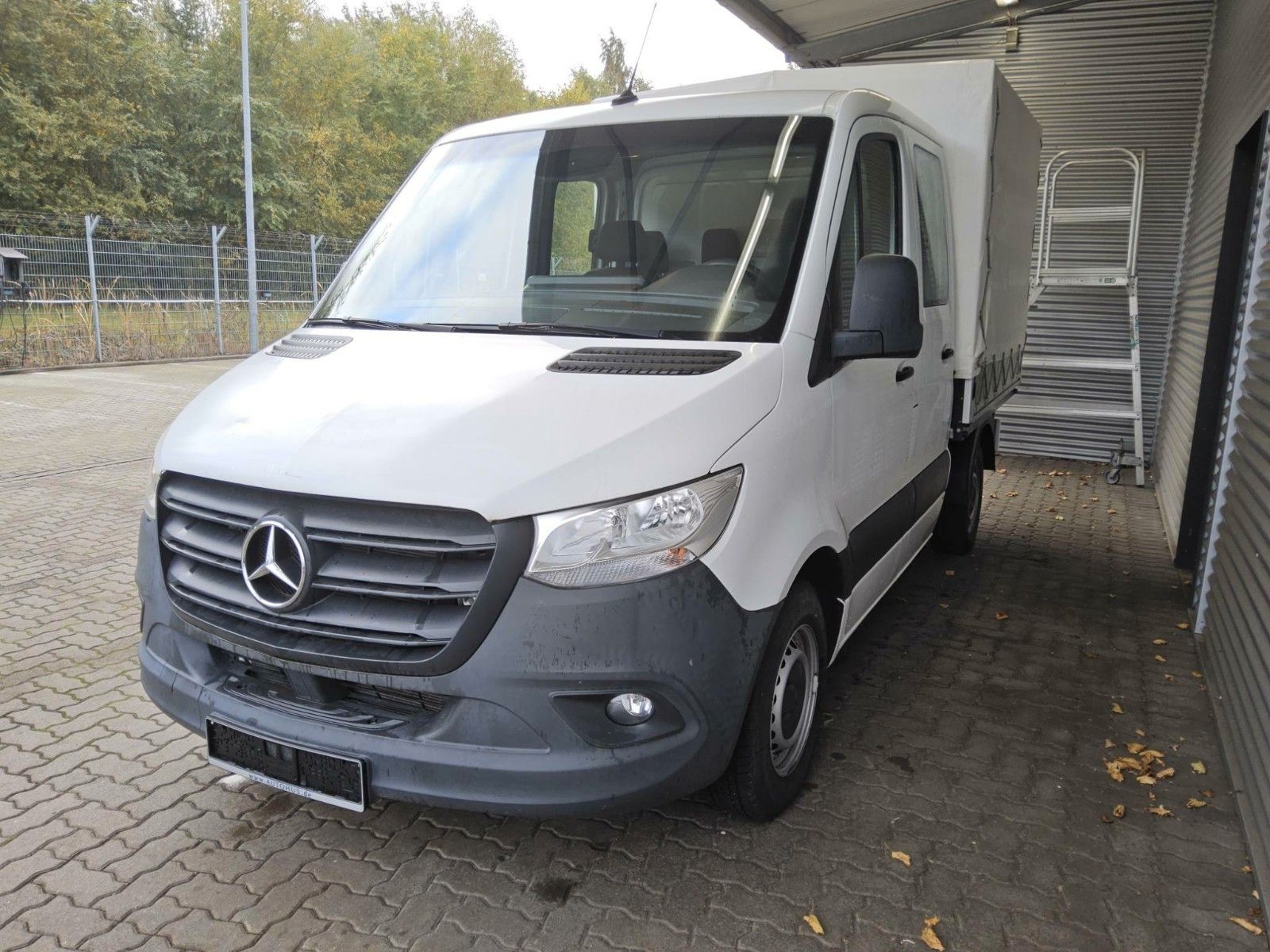Fahrzeugabbildung Mercedes-Benz Sprinter 215 CDI 9G Pritsche/Plane Klima AHK