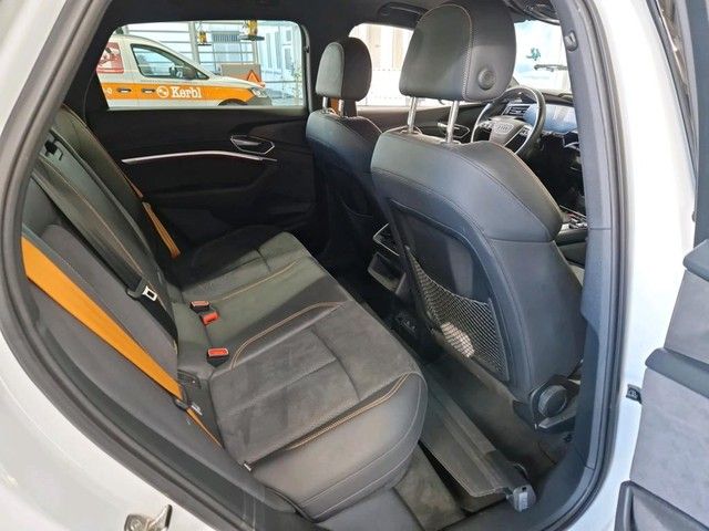 Fahrzeugabbildung Audi e-tron 55 S line black quattro B&O Navi Matrix