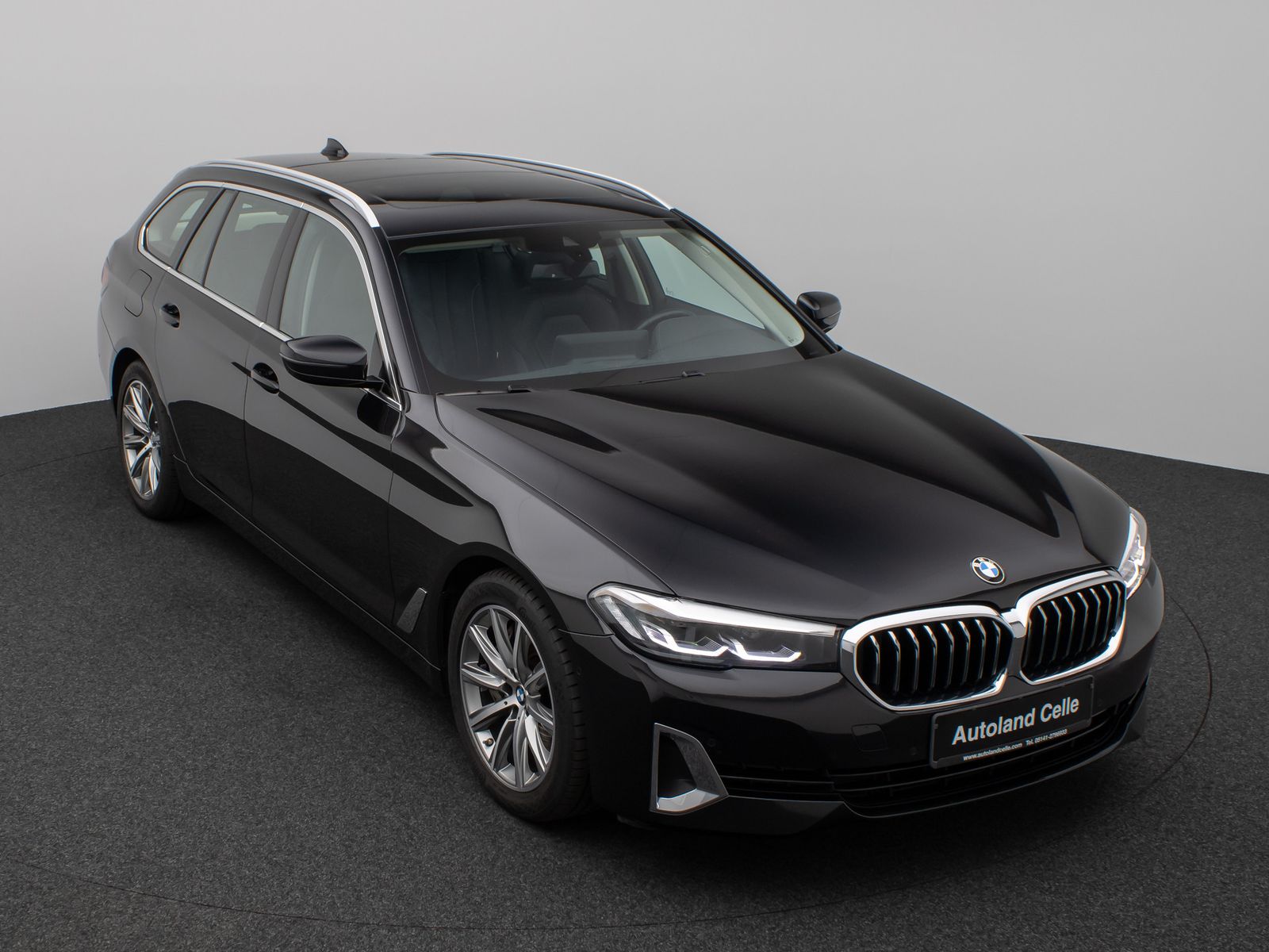 Fahrzeugabbildung BMW 530d LuxuryLine Panorama Kamera HiFi AHK Komfort