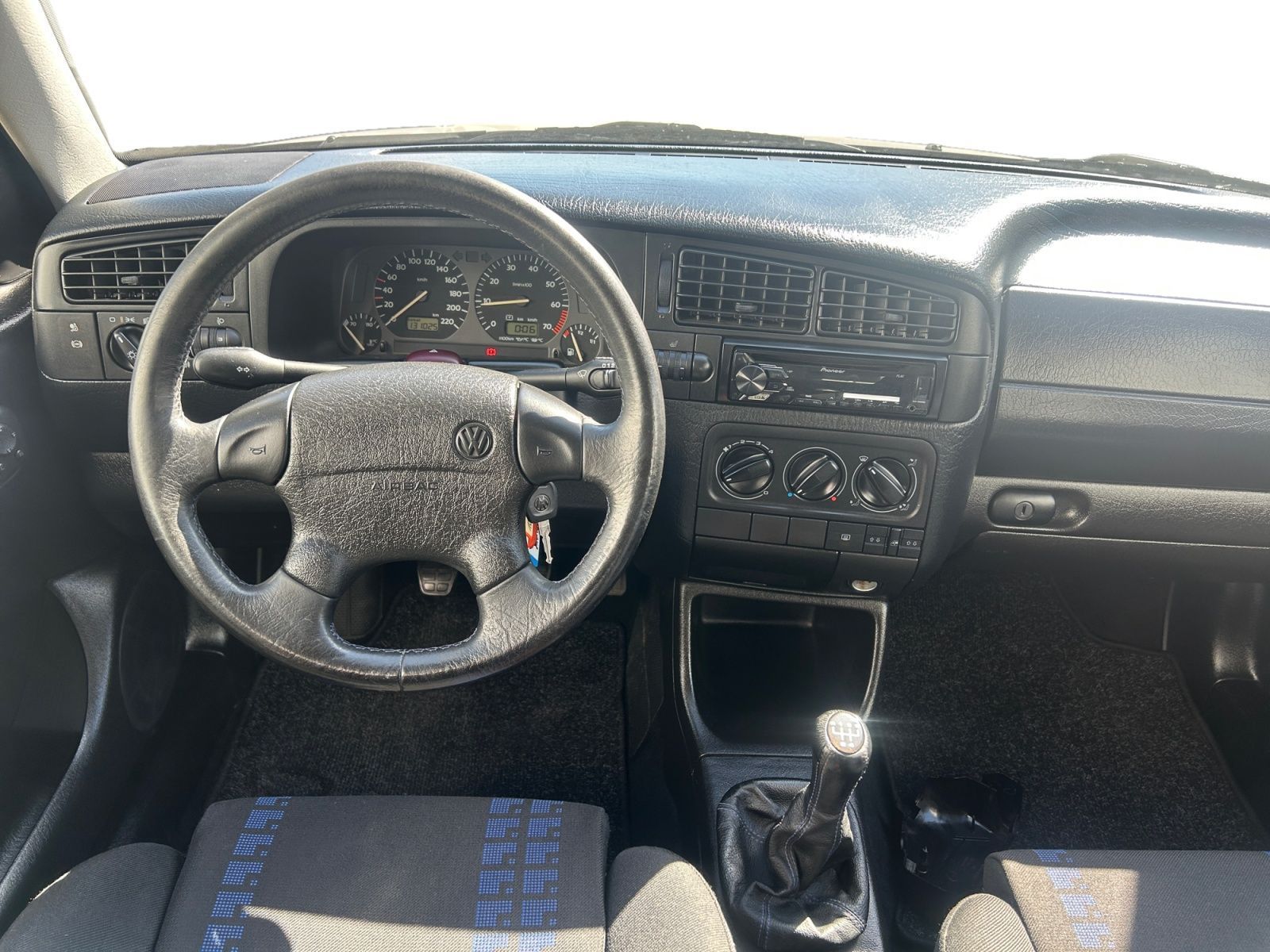 Fahrzeugabbildung Volkswagen Golf 2.0 GTI TÜV 04/2027 H-Kennz. TOP GEPFLEGT