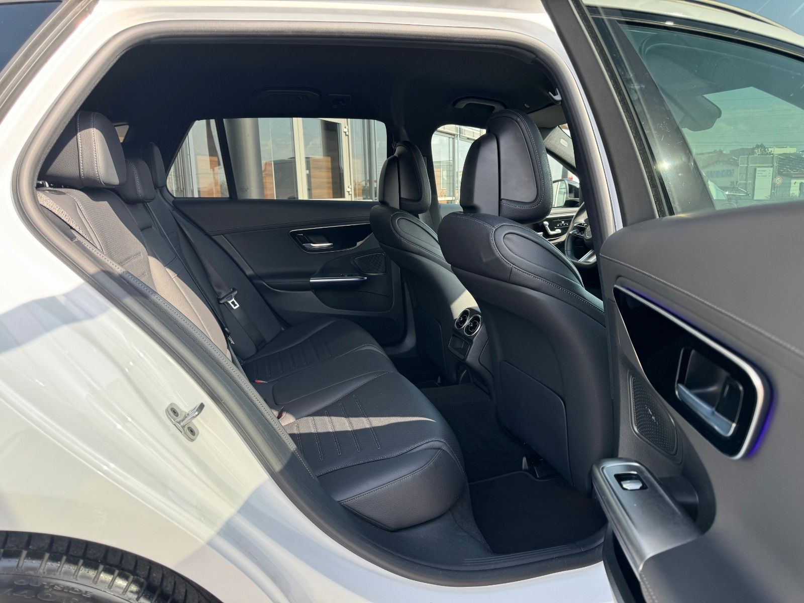 Fahrzeugabbildung Mercedes-Benz C 300 d T AMG NIGHT+AHK+MEMORY+TOTW+AMBIENTE